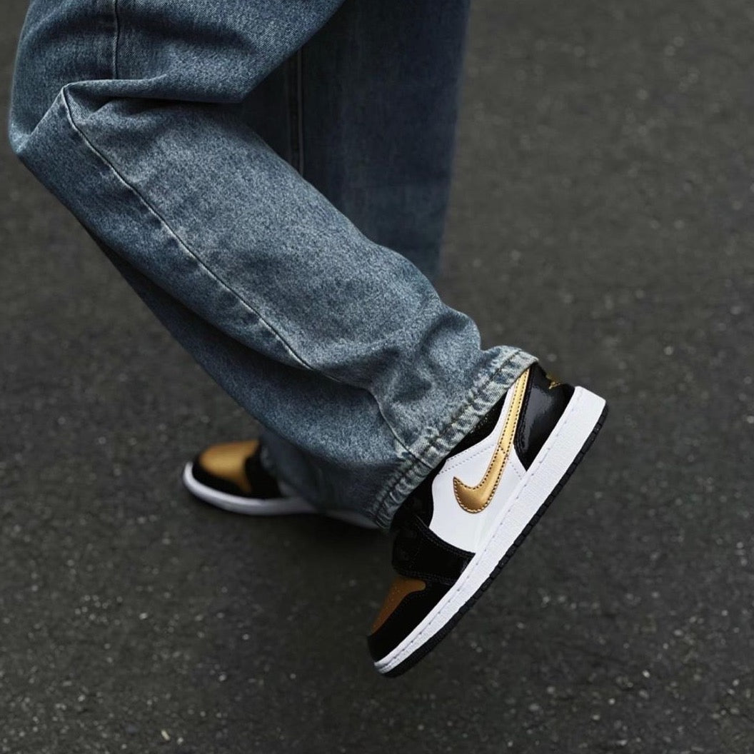 Jordan 1 Low SE Gold Toe